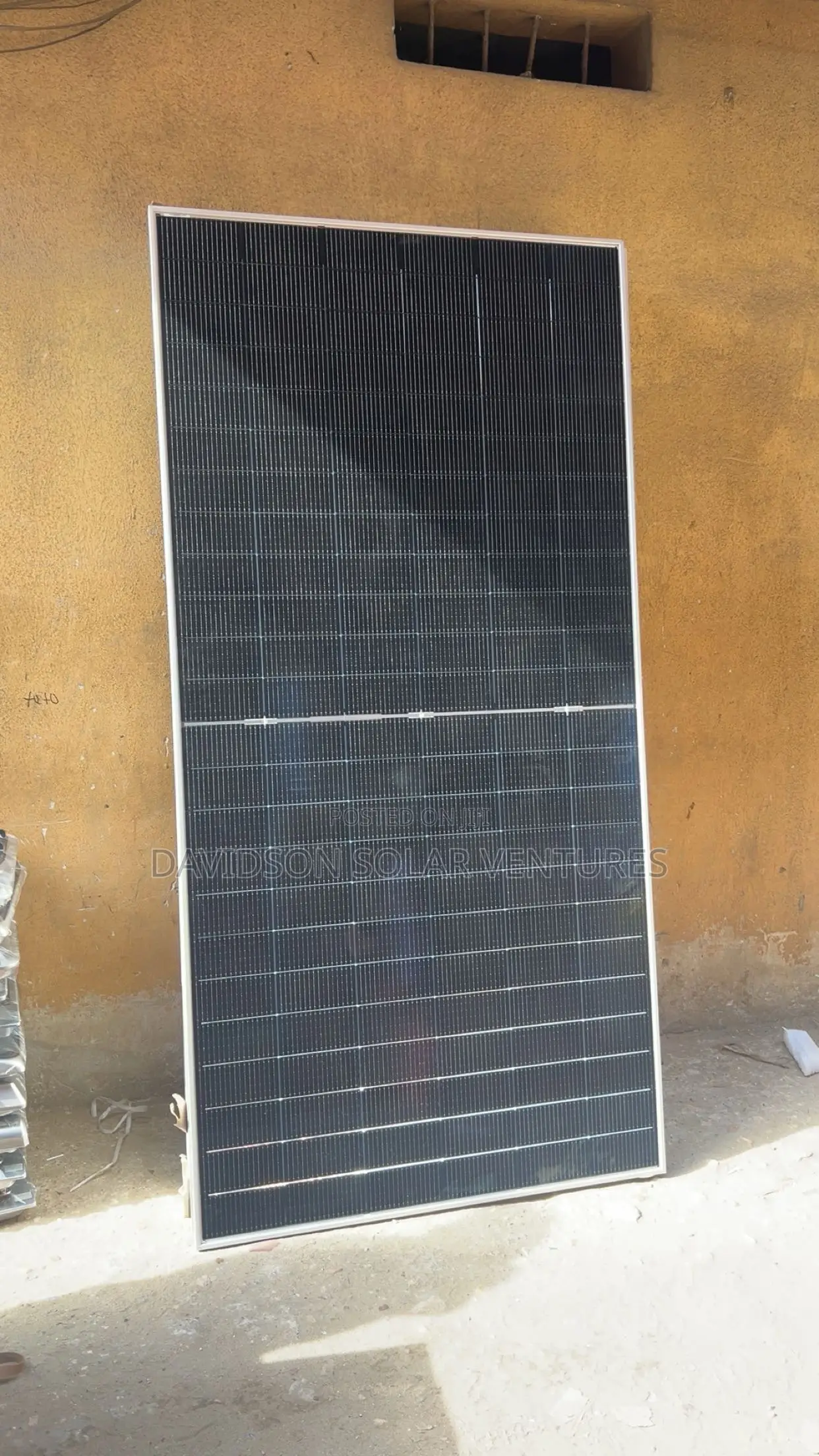 585w 16 Busbar 144 Cells Half Cut Solar Panel