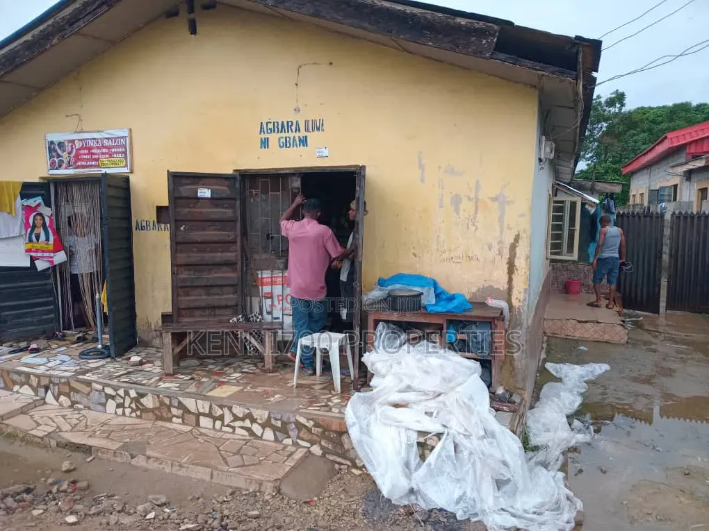 5bdrm Bungalow in Unilag Estate for sale