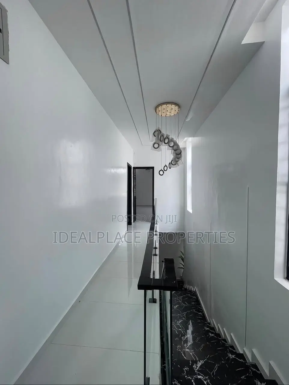 6bdrm Duplex in Chevron for sale