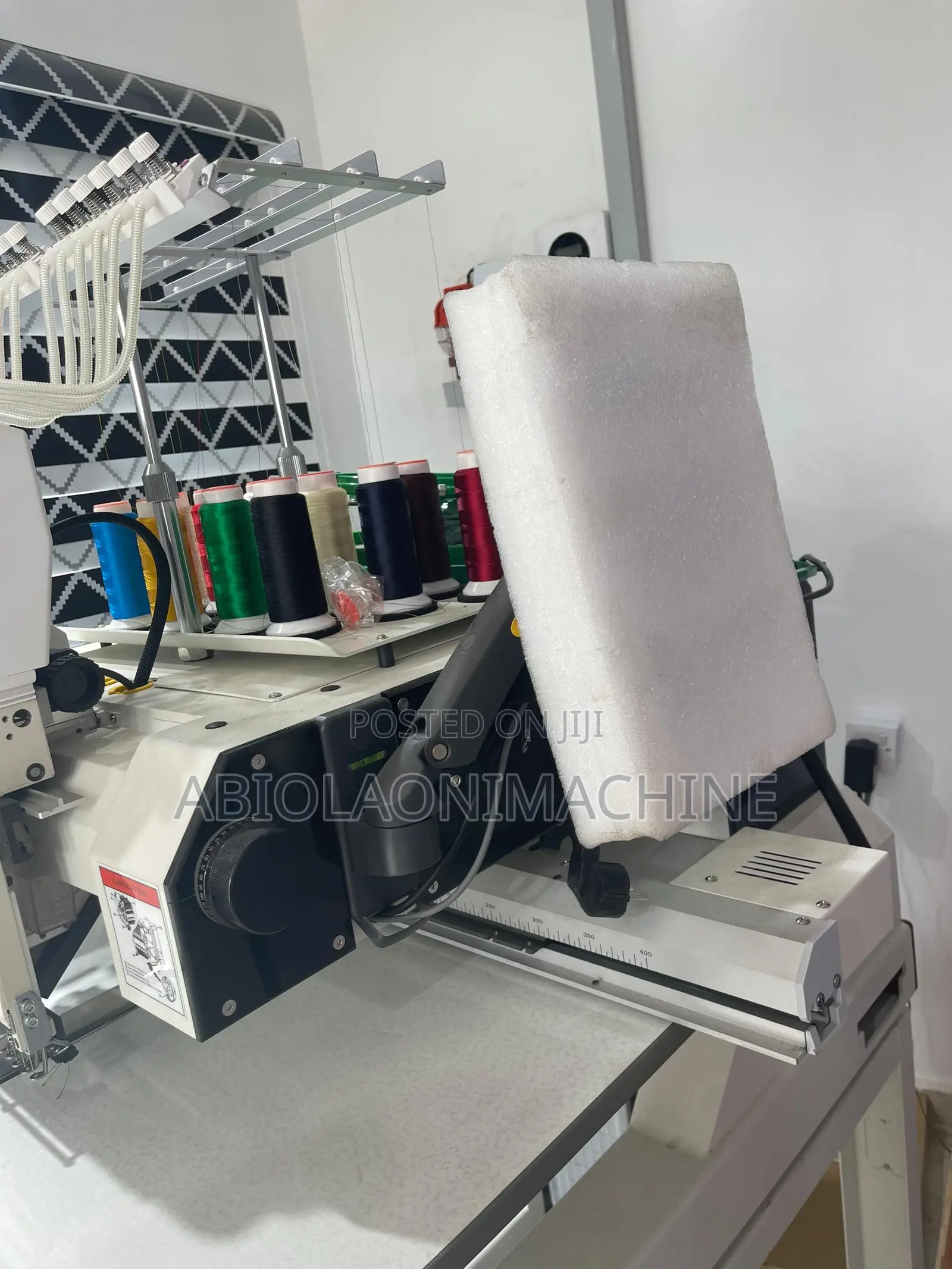 Two Lion One Head Monogram Machine, 12 Needles (500x800mm)