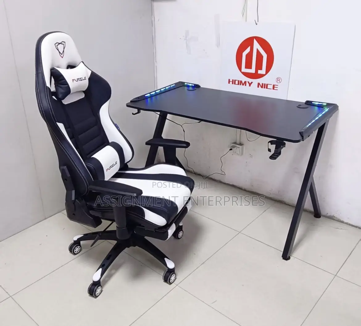 Standard Gaming Table With Chair