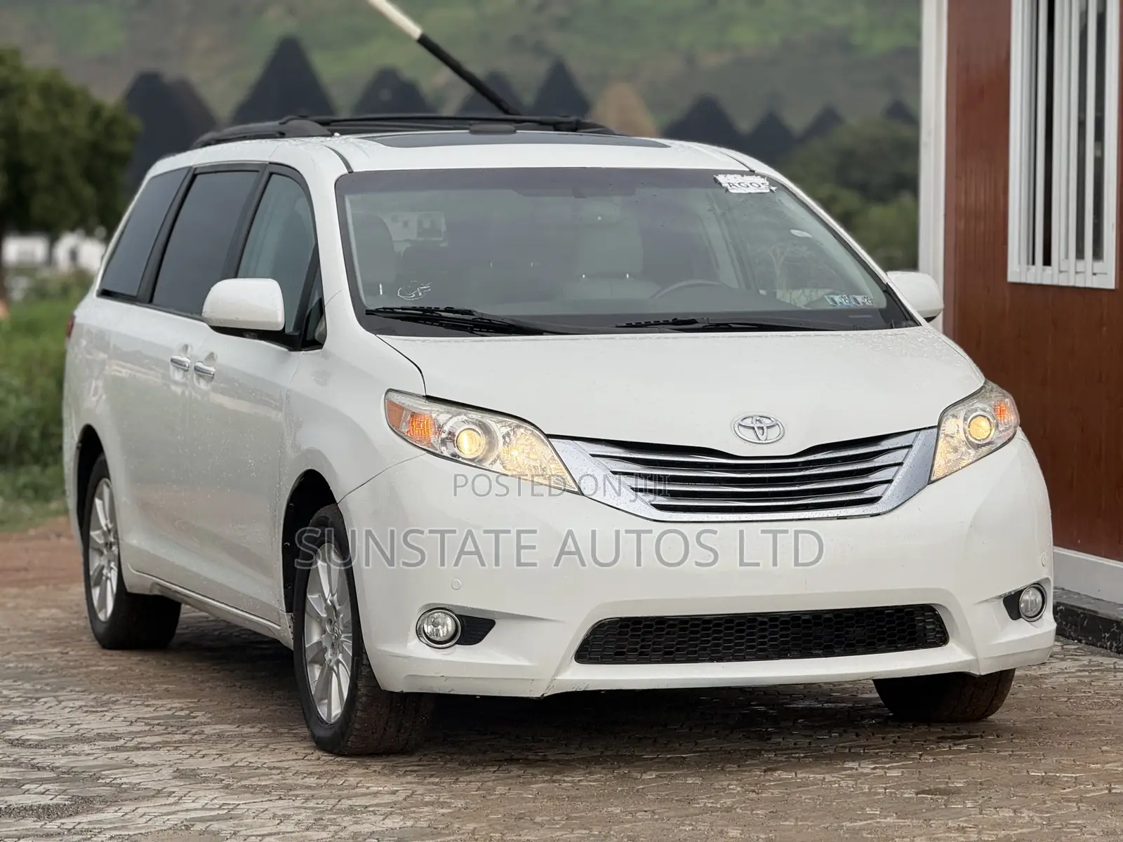 Toyota Sienna 2011 White