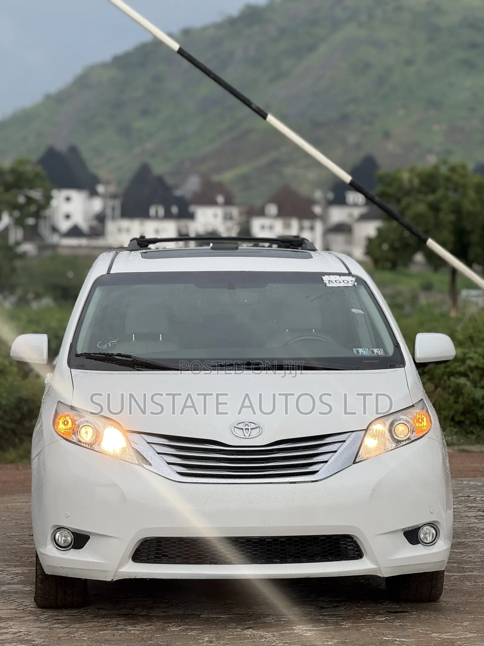 Toyota Sienna 2011 White
