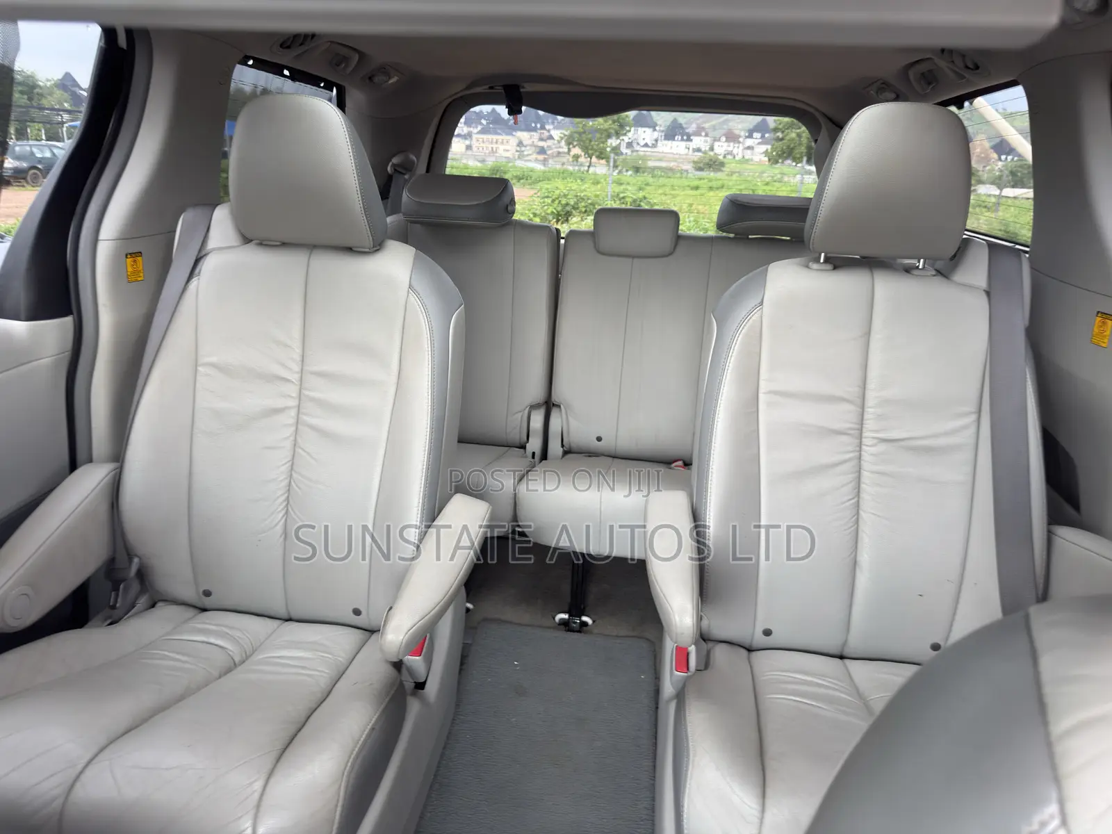 Toyota Sienna 2011 White