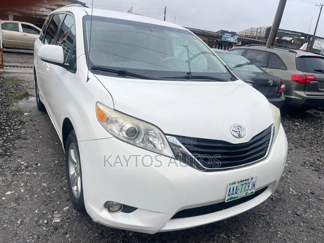 Toyota Sienna LE 8-Passenger 4dr Minivan (3.5L 6cyl 6A) 2014 White