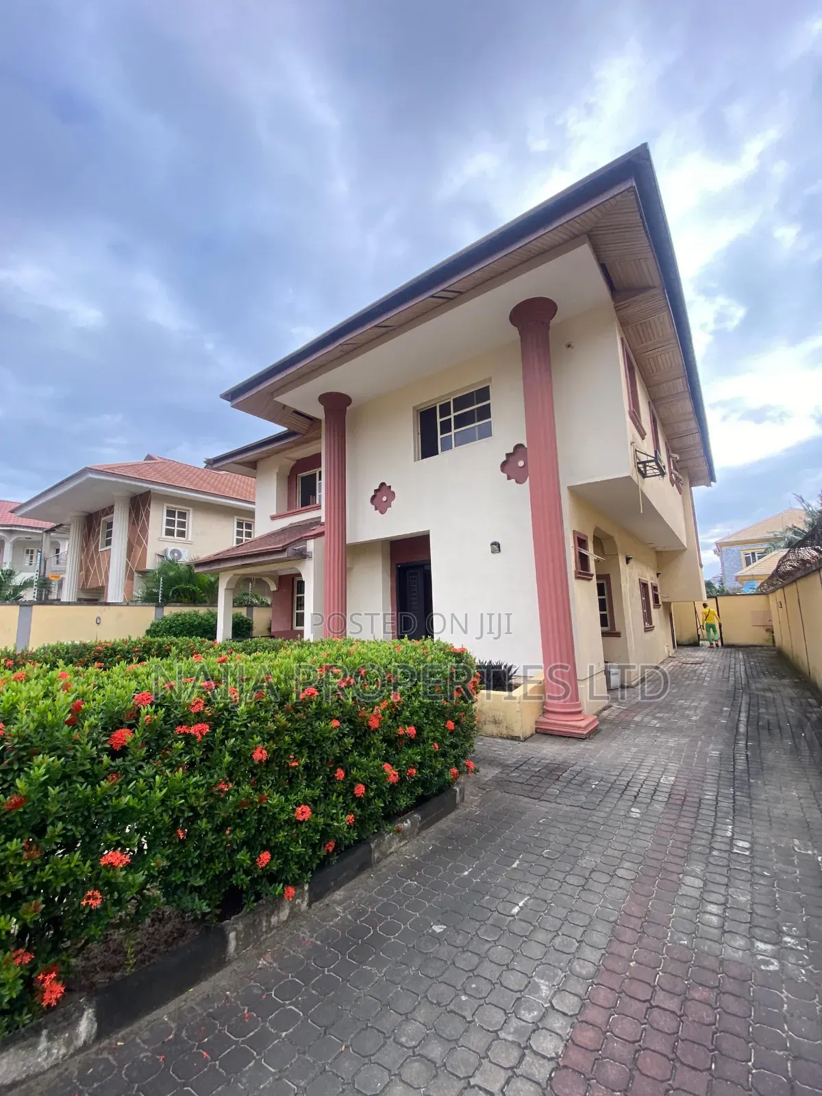 5bdrm Duplex in Vgc, Ikota for rent