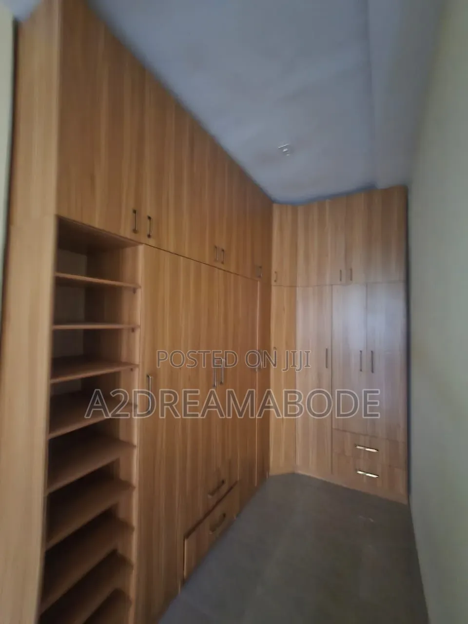 5bdrm Duplex in Omole for sale