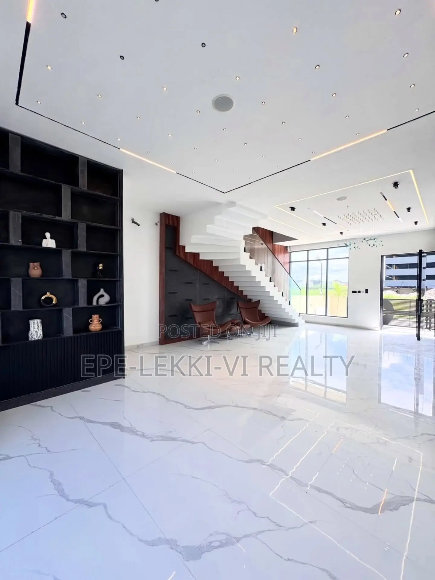 5bdrm Duplex in Lekki Phase 1 for sale