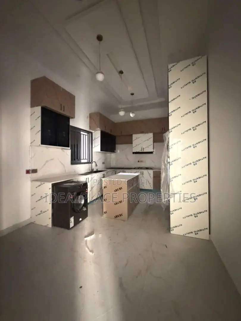 4bdrm Apartment in Ikeja GRA for sale