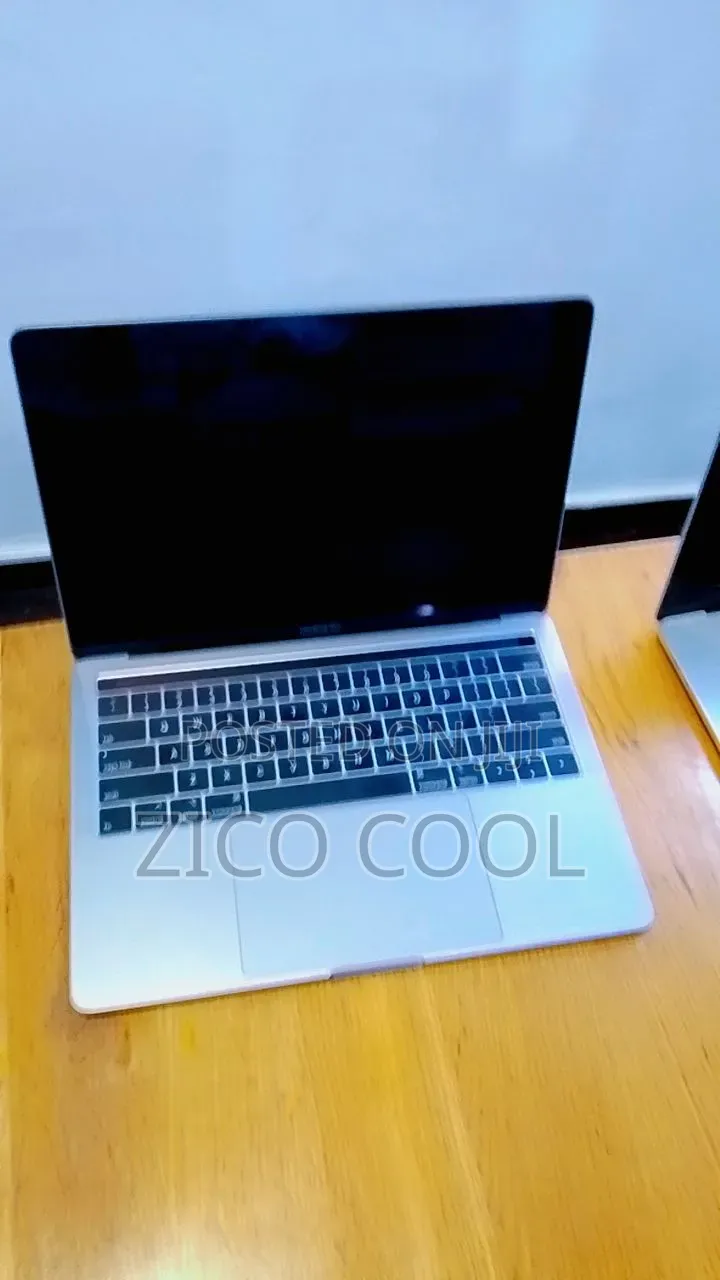 Laptop Apple MacBook Pro 2018 16GB Intel Core i7 SSD 512GB