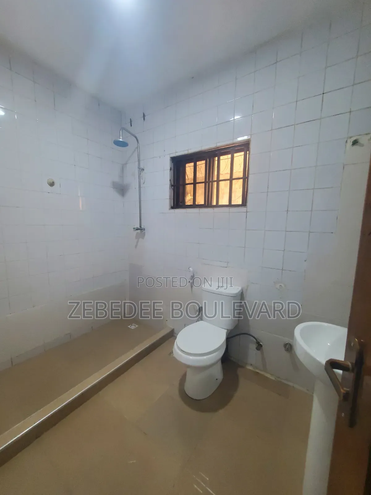 3bdrm Block of Flats in Area 11 for rent