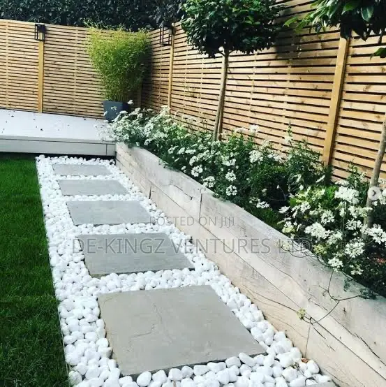 15kg Bag of White Stone for Decorating Spaces