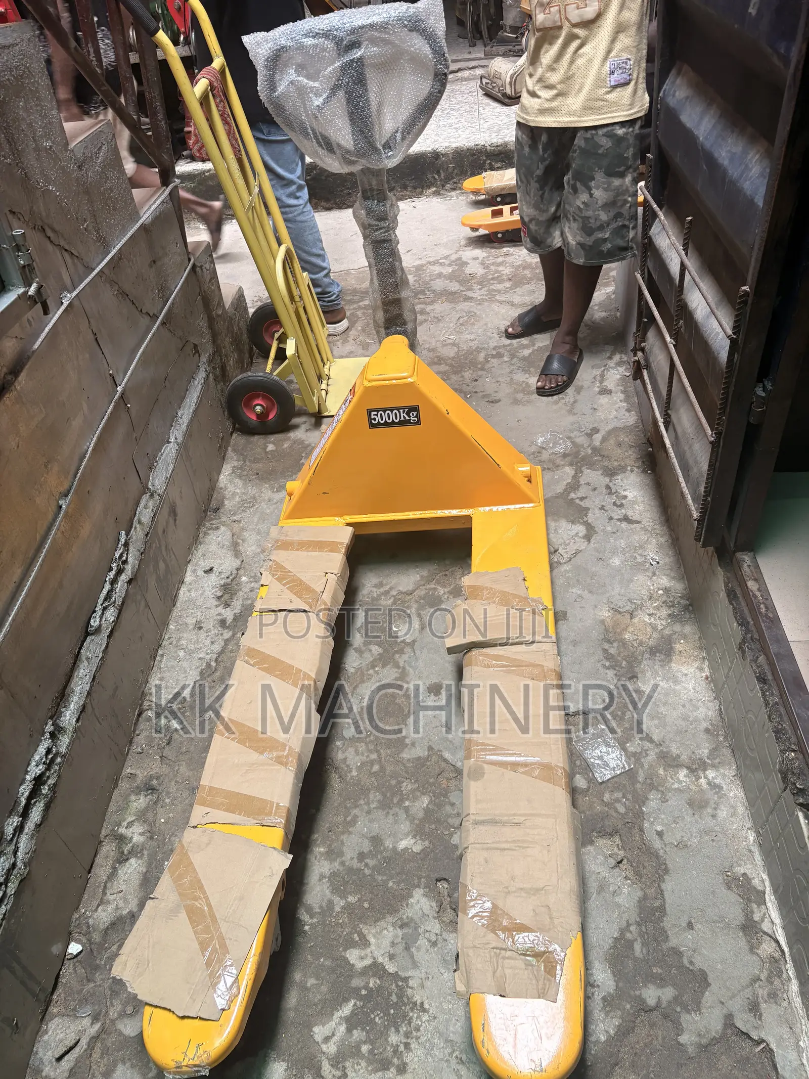 The Selected Item Is a 5000kg (5-Ton) Manual Hand Pallet Truck