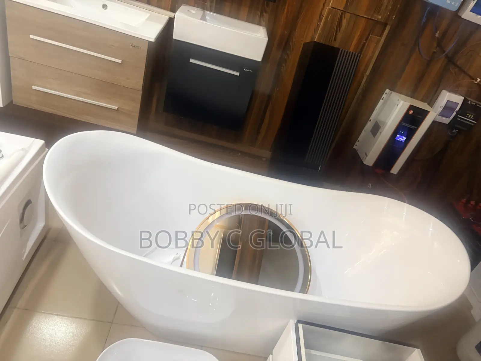 White Luxury Bathtub