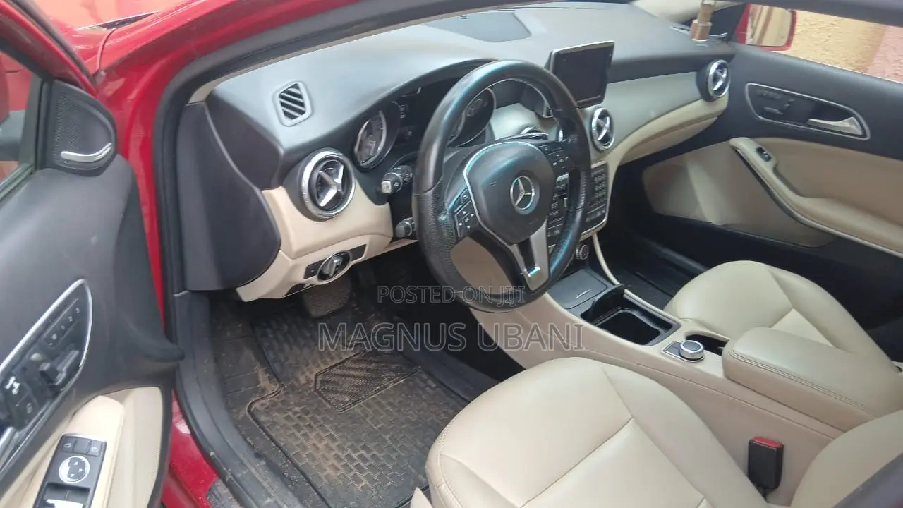 Mercedes-Benz GLA 250 2015 Red