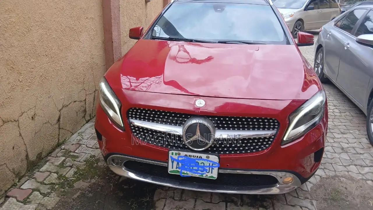 Mercedes-Benz GLA 250 2015 Red