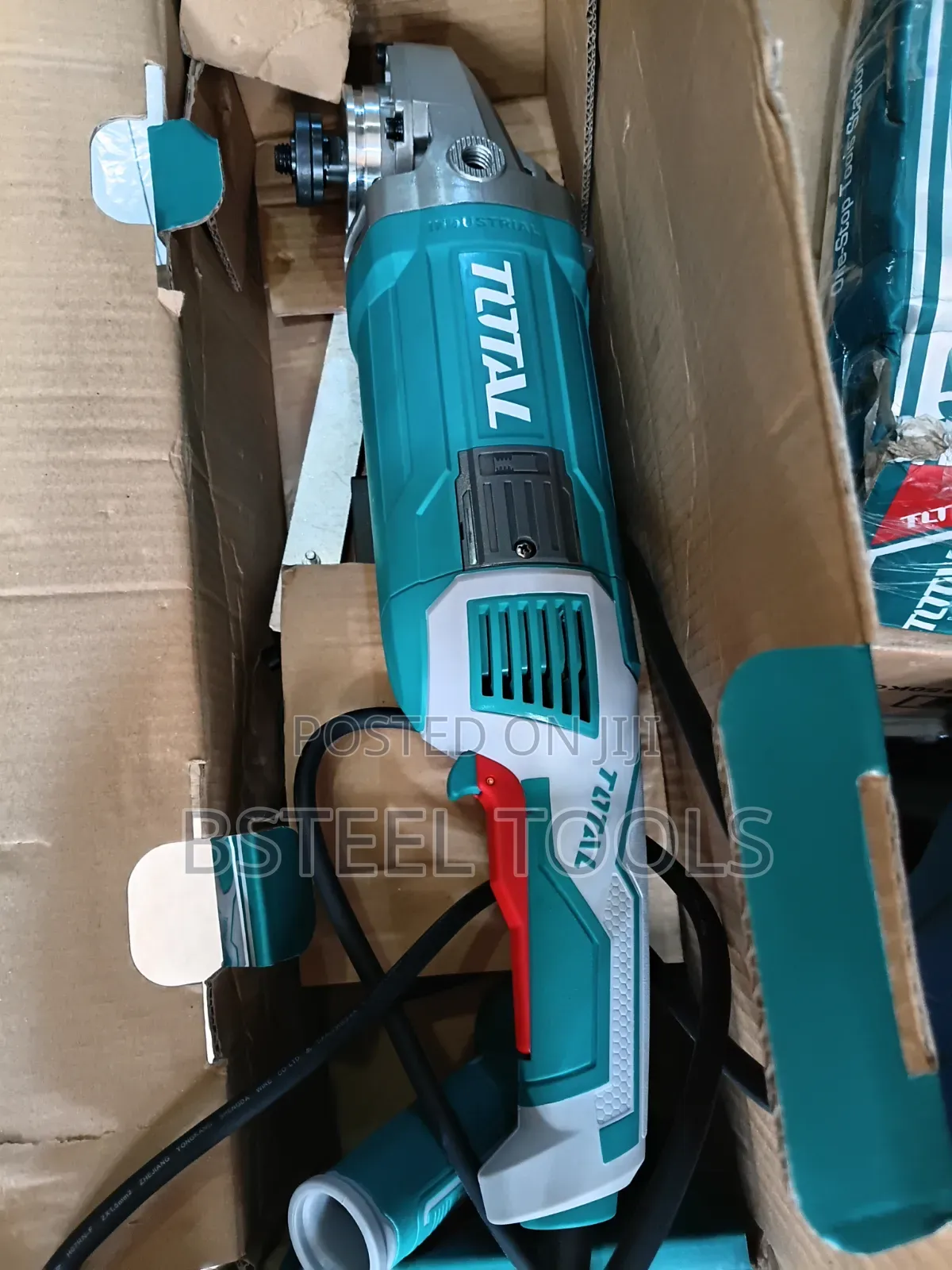 TOTAL 3000W Electric Grinder – Heavy Duty Angle Grinder