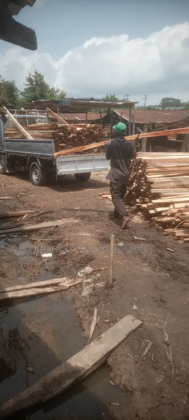 Standard Sizes Such as 2*2, 2*4, 2*6 Inches Woods for Roofing