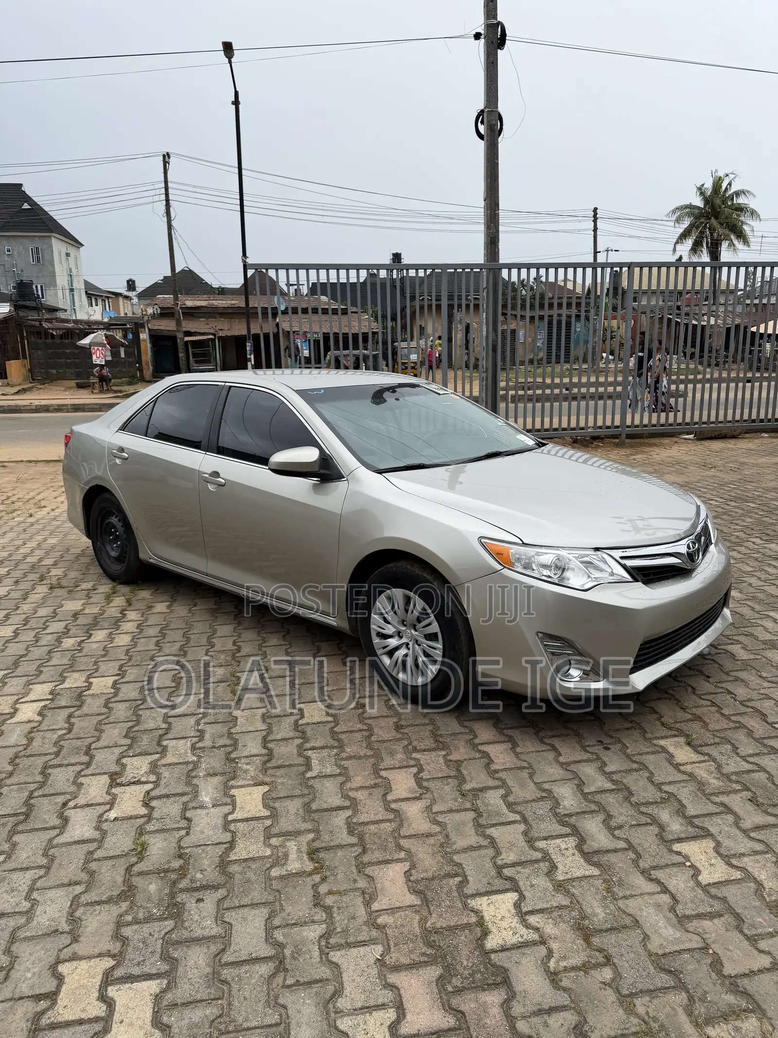 Toyota Camry LE 4dr Sedan (2.5L 4cyl 6A) 2014 Gold