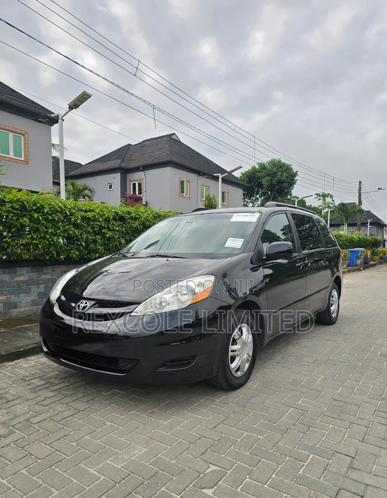 Toyota Sienna LE 2009 Black
