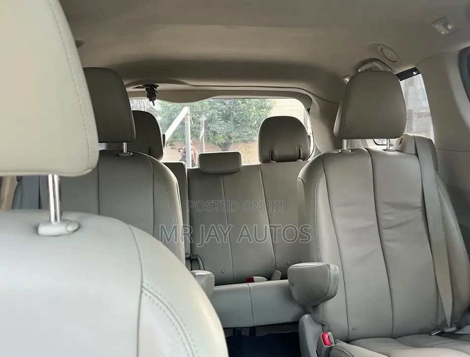 Toyota Sienna 2013 Gold