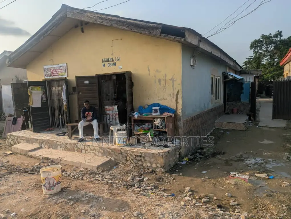 5bdrm Bungalow in Unilag Estate for sale