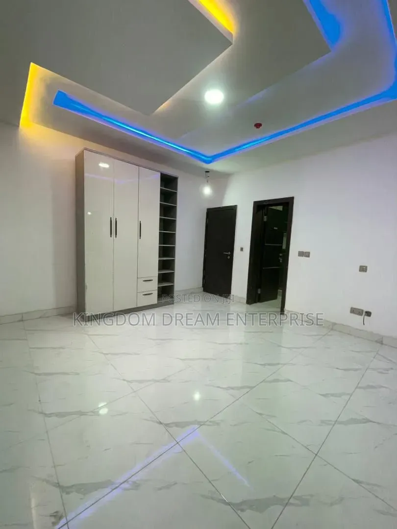 2bdrm Apartment in Lekki Phase 1 Lagos for rent