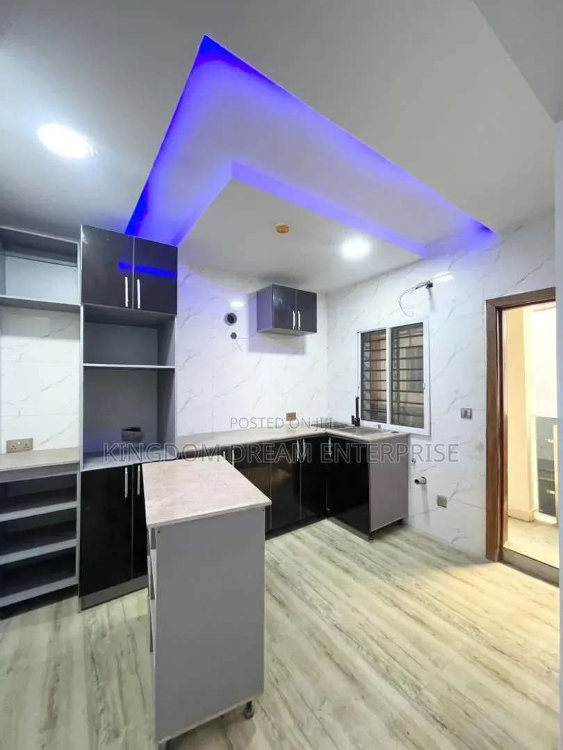 2bdrm Apartment in Lekki Phase 1 Lagos for rent