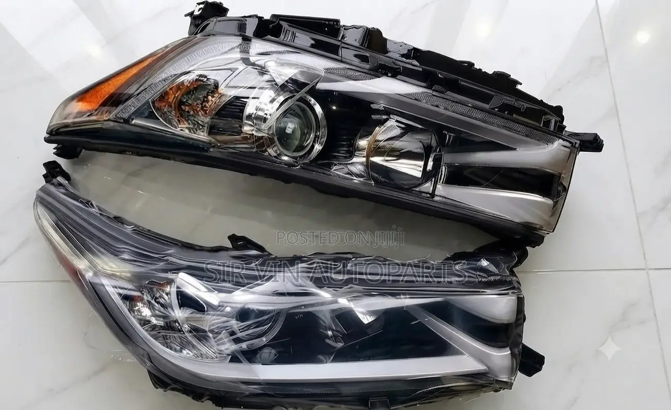 2018 Toyota Highlander Headlight Assembly (Complete Left Right Set)