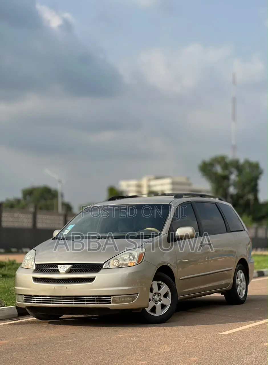 Toyota Sienna 2006 Gold