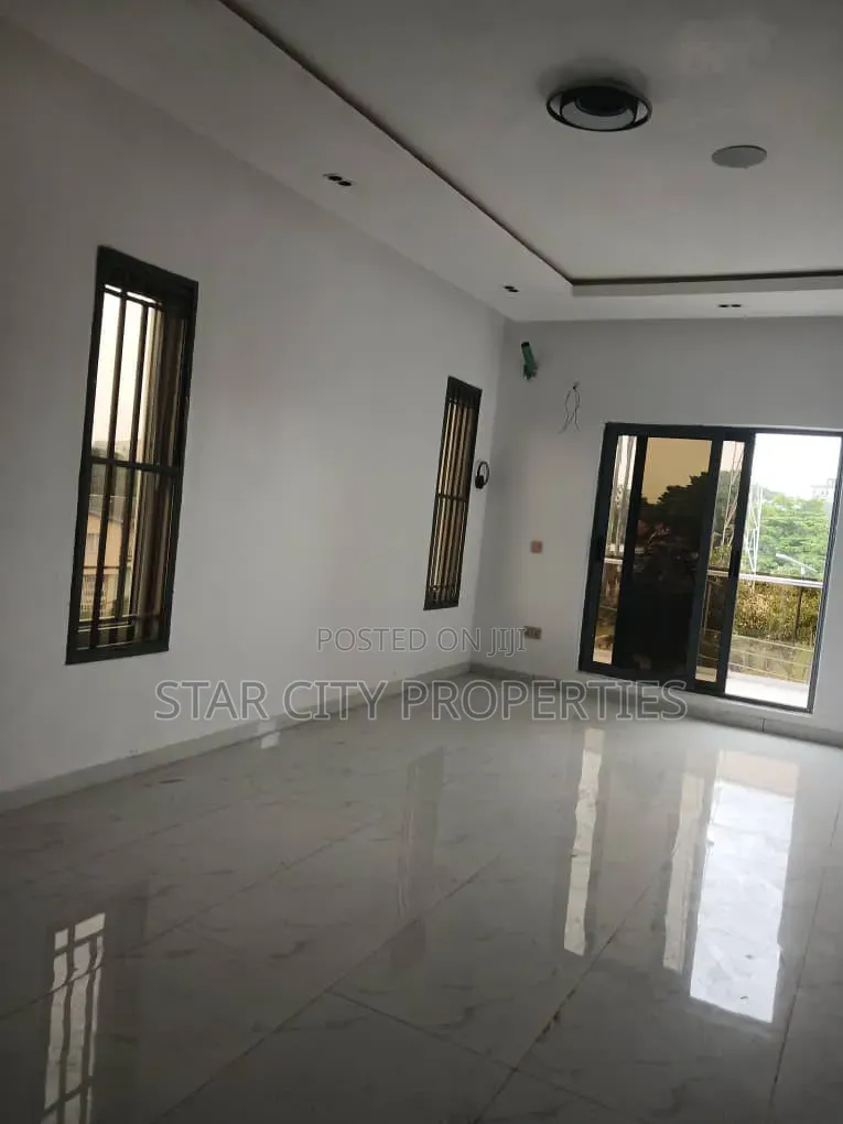 3bdrm Apartment in Ikeja Gra Lagos for rent