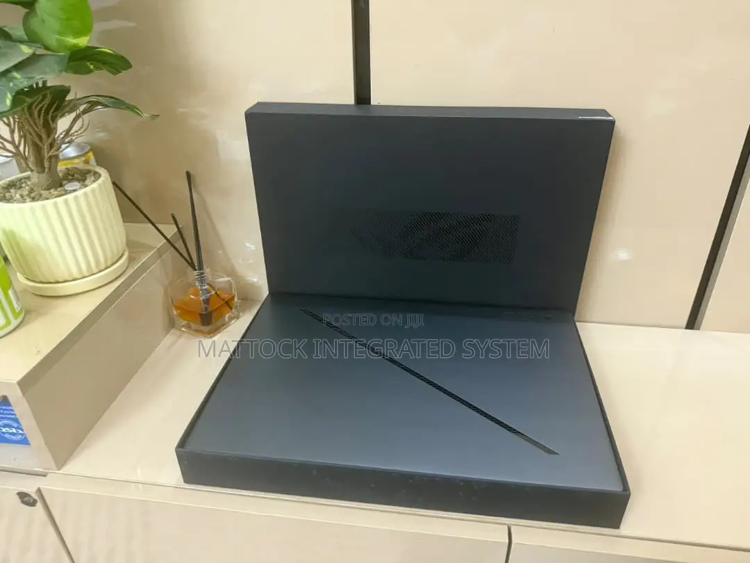 Laptop Asus ROG Zephyrus G16 32GB Intel Core Ultra 9 SSD 1T