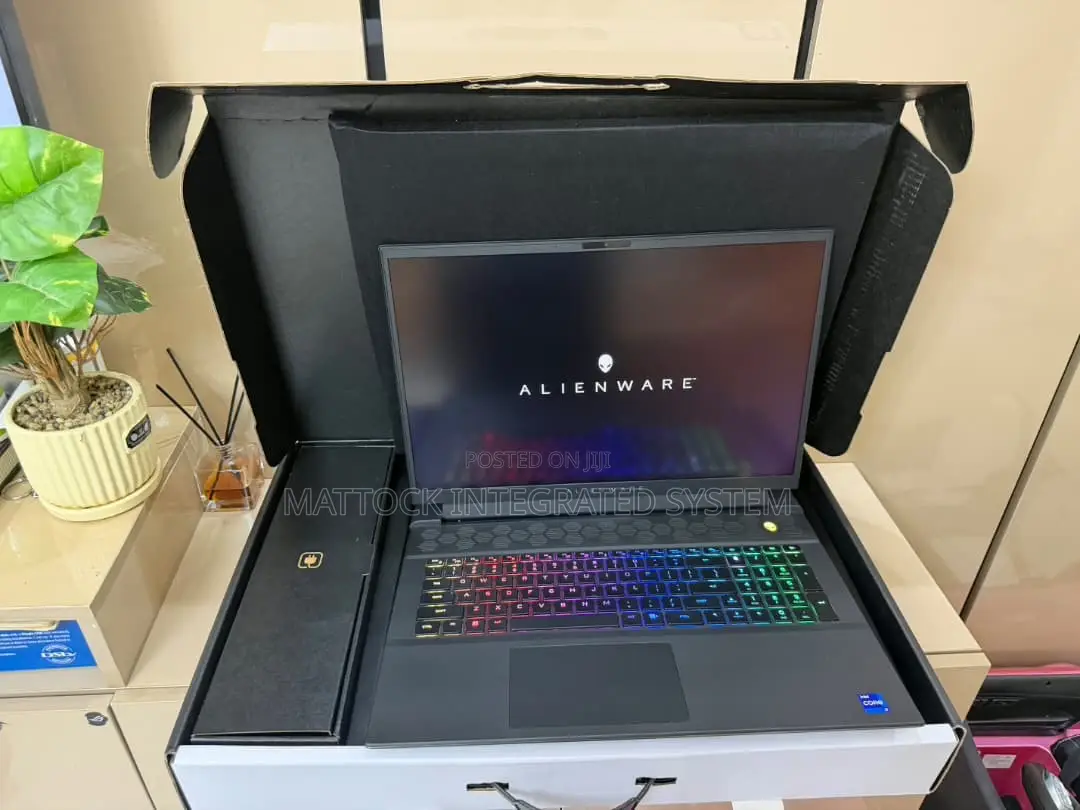 Laptop Dell Allienware M18 R1 32GB Intel Core i9 SSD 1T