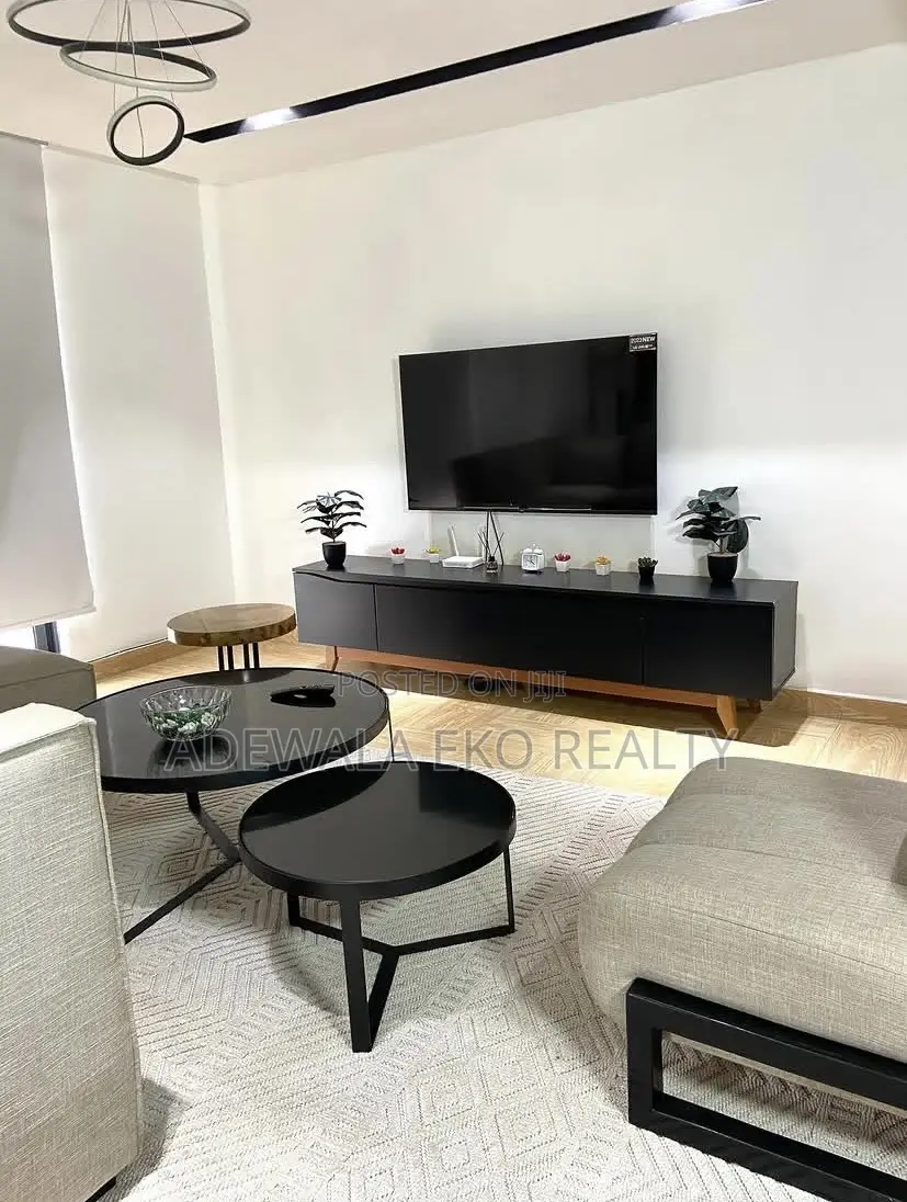 1Bedroom Shortlet in Yaba | Bathtub | 24hrs Power | WiFi