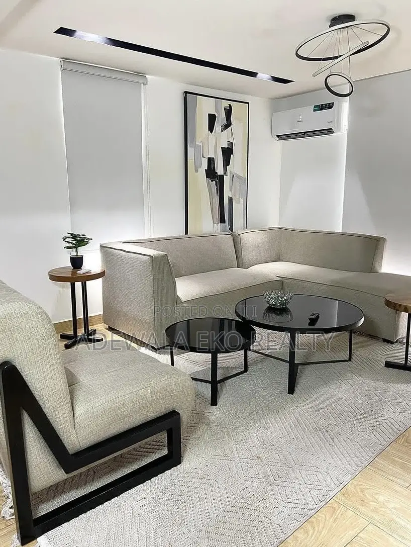 1Bedroom Shortlet in Yaba | Bathtub | 24hrs Power | WiFi