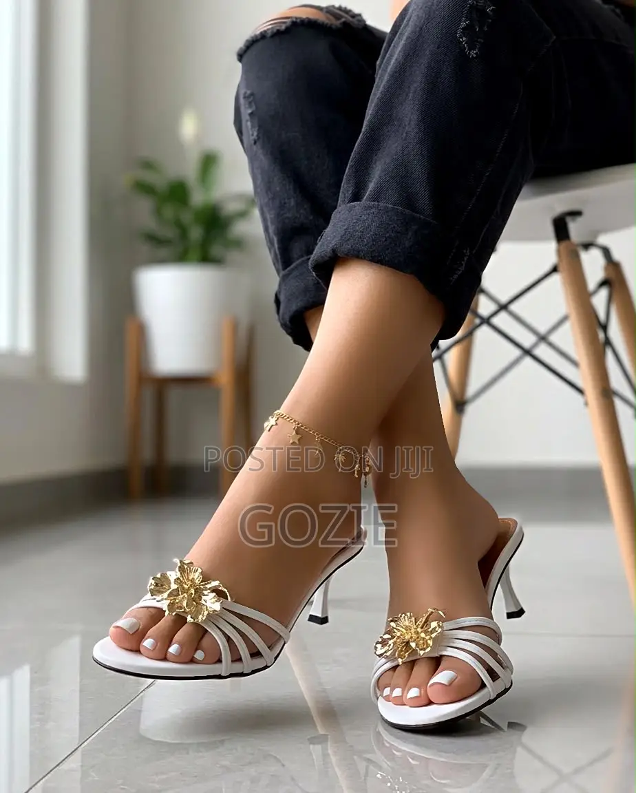 Luxury Kitten Heel With Brooch