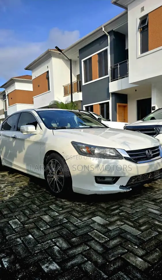 Honda Accord Touring V-6 4dr Sedan (3.5L 6cyl 6A) 2014 White
