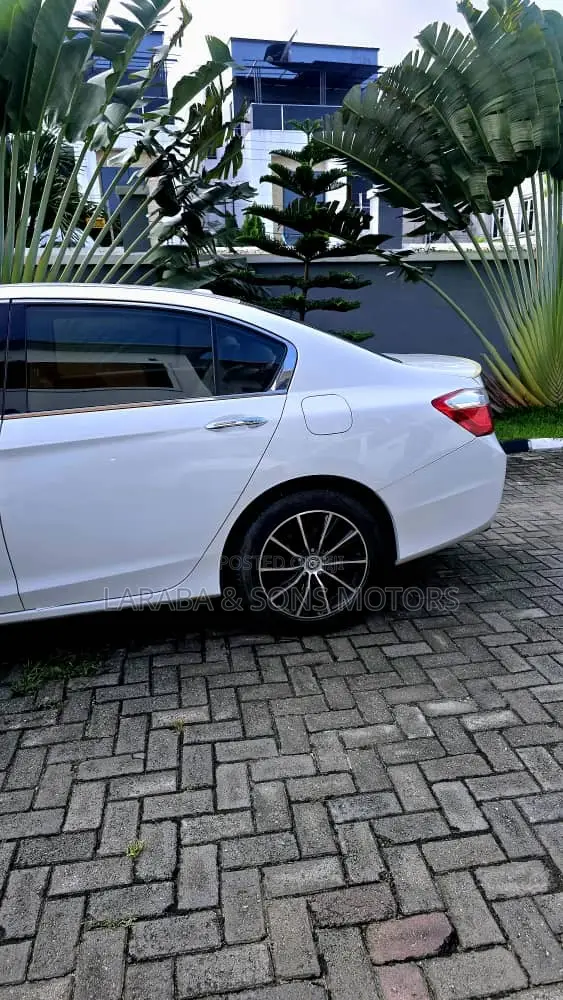 Honda Accord Touring V-6 4dr Sedan (3.5L 6cyl 6A) 2014 White