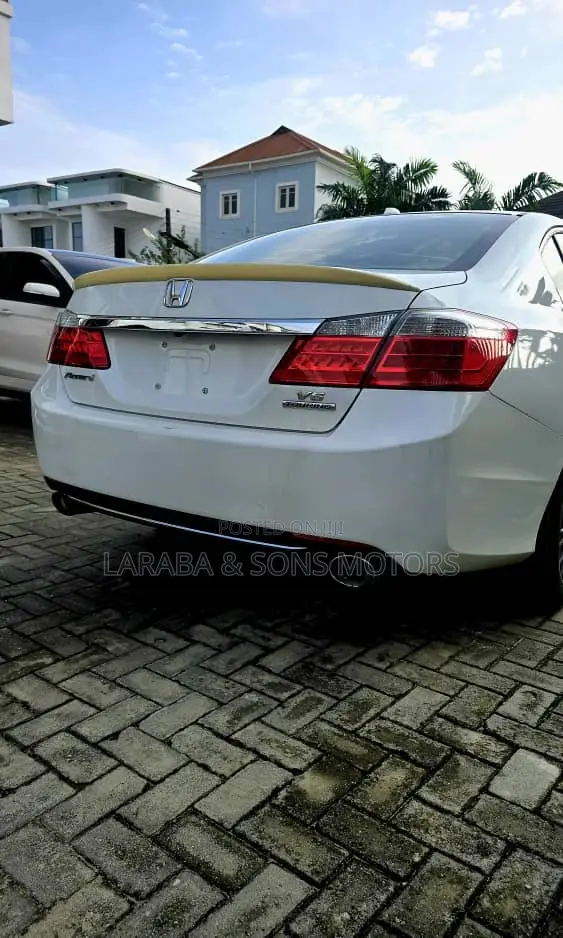 Honda Accord Touring V-6 4dr Sedan (3.5L 6cyl 6A) 2014 White