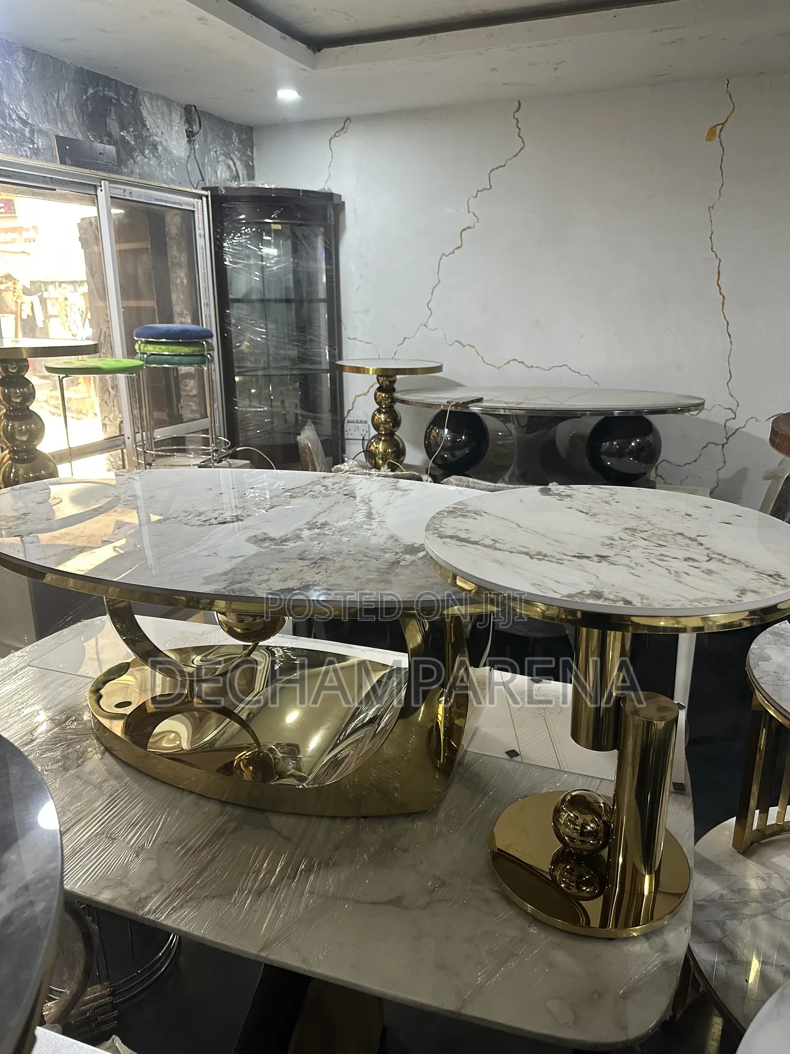 Moon Leg Table