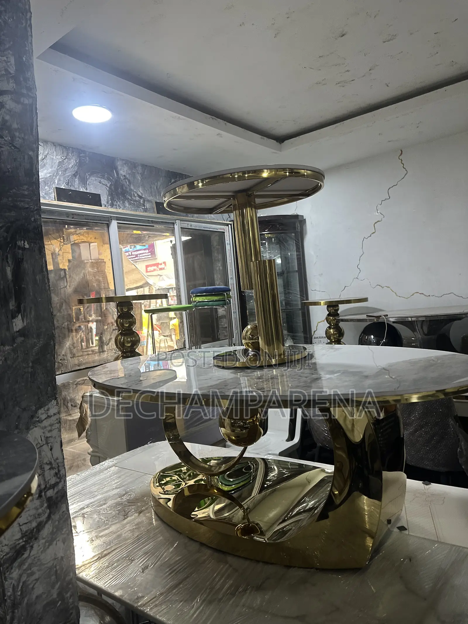 Moon Leg Table