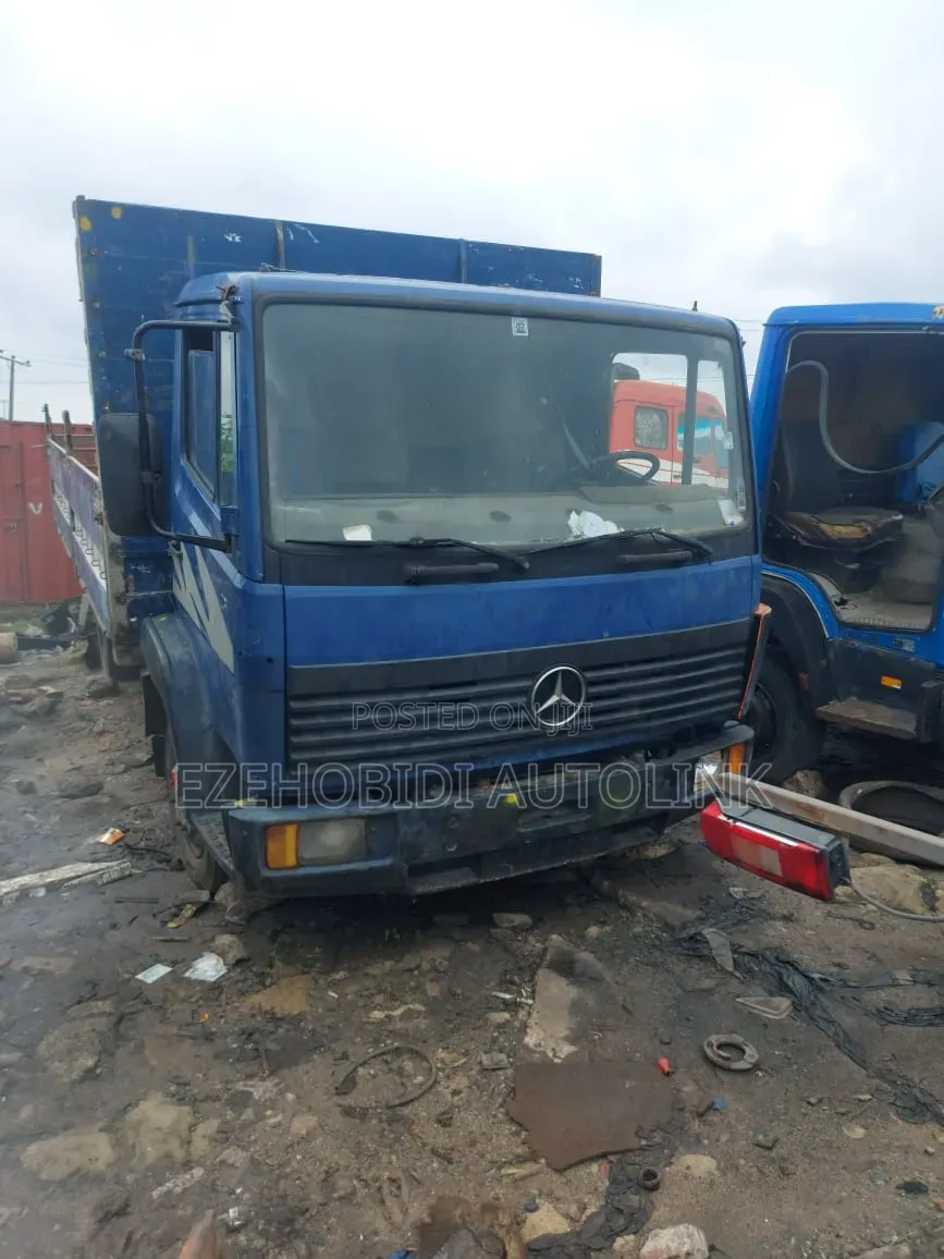 Tokunbo Mercedes Benz 814 2002 Blue