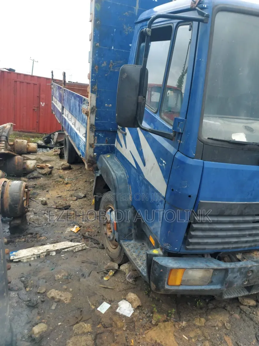 Tokunbo Mercedes Benz 814 2002 Blue
