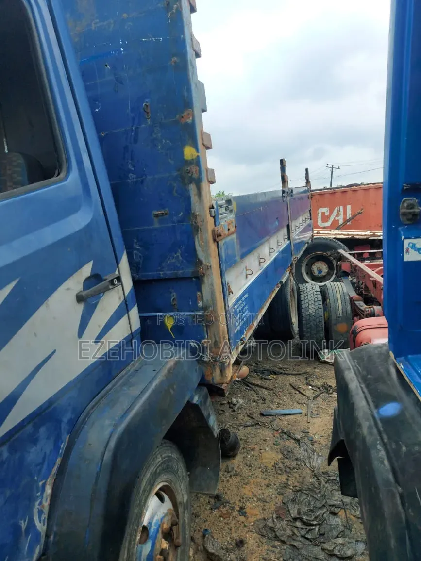 Tokunbo Mercedes Benz 814 2002 Blue
