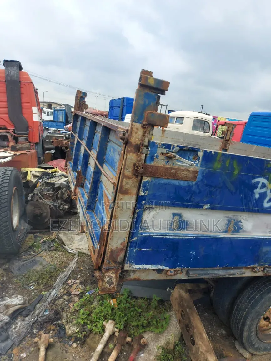 Tokunbo Mercedes Benz 814 2002 Blue