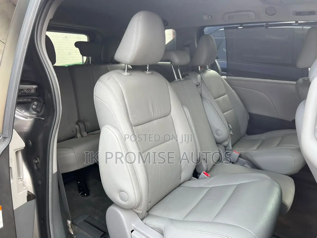 Toyota Sienna Limited Premium (3.5L 6cyl 8A) 2018 Gray