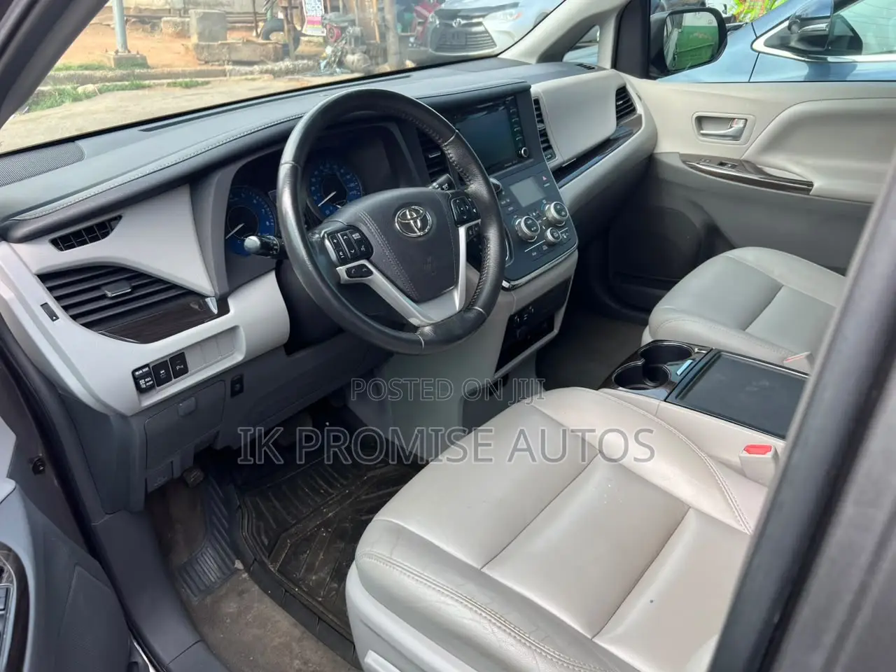 Toyota Sienna Limited Premium (3.5L 6cyl 8A) 2018 Gray
