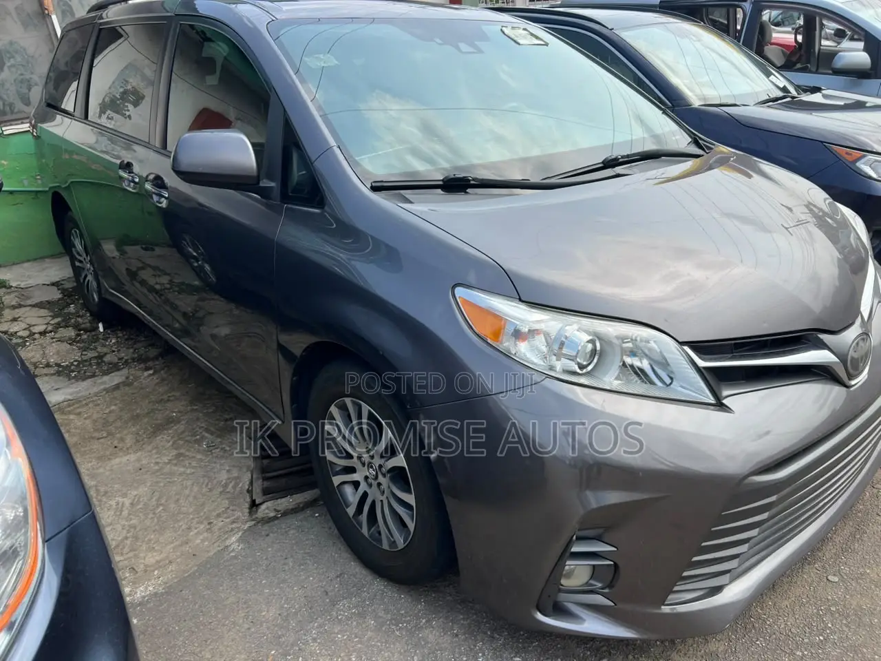 Toyota Sienna Limited Premium (3.5L 6cyl 8A) 2018 Gray