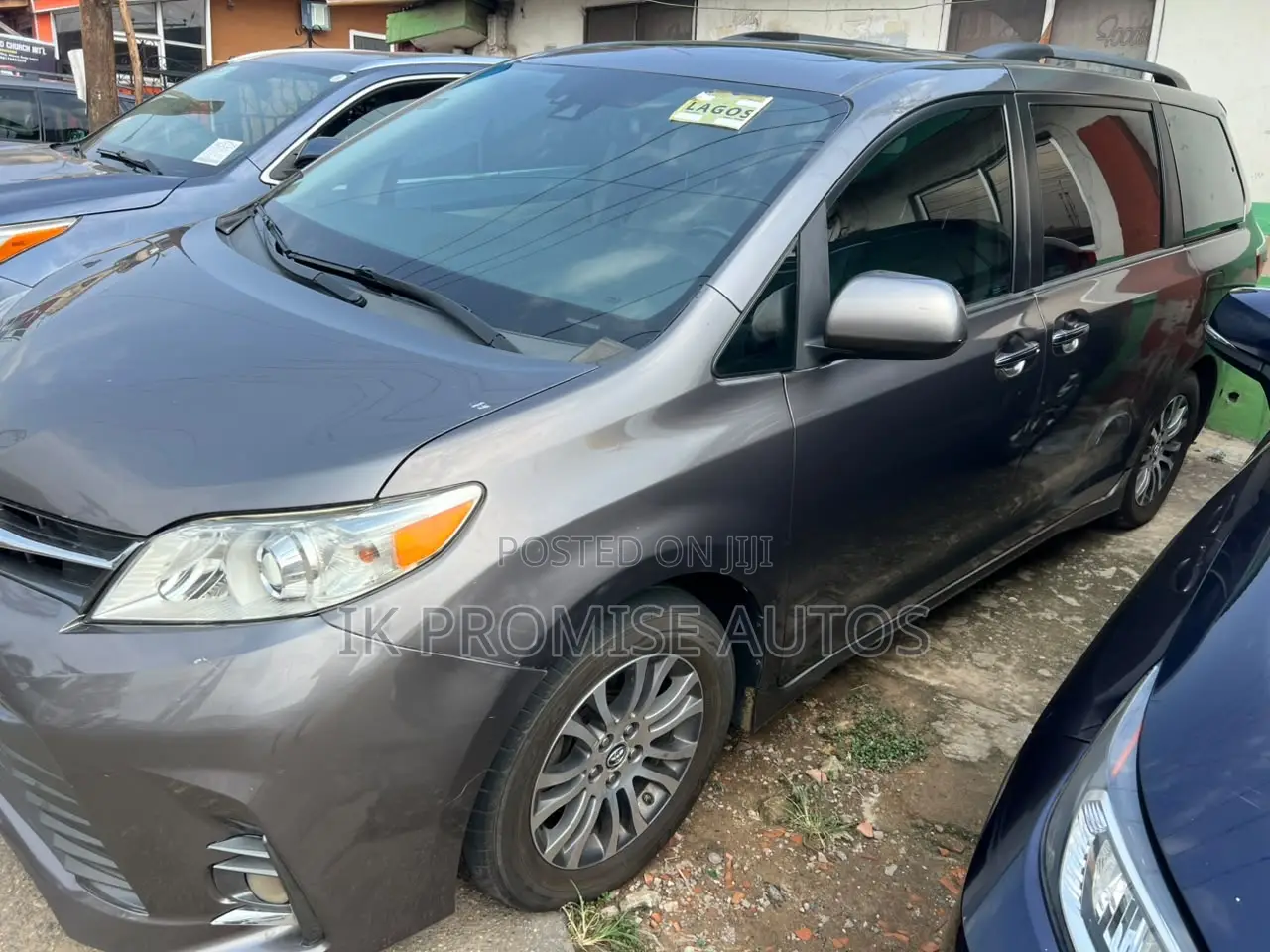 Toyota Sienna Limited Premium (3.5L 6cyl 8A) 2018 Gray