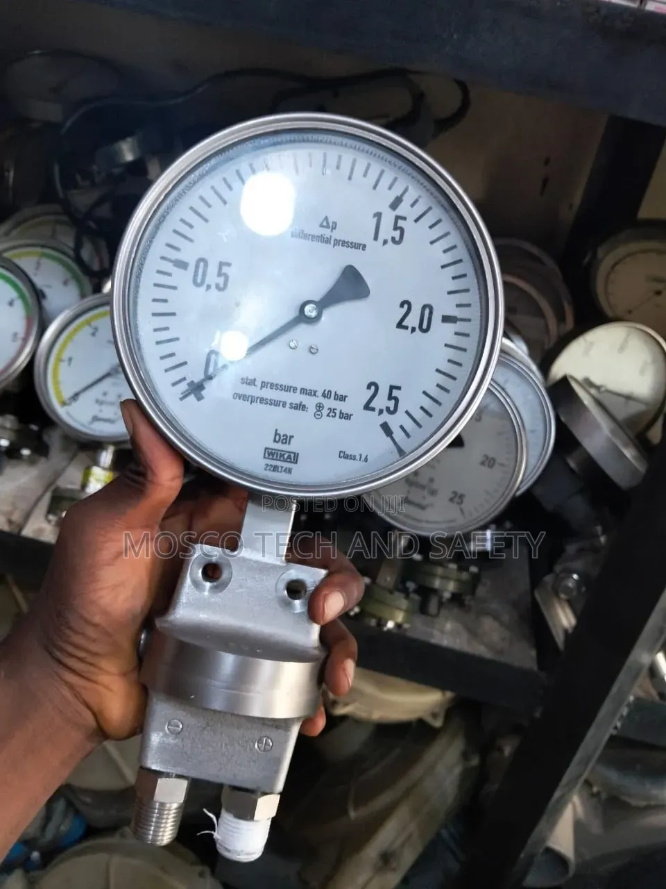 WIKA Differential Pressure Gauge (Model 732.51 / 733.51)